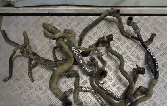 Volkswagen Golf VI Engine coolant pipe/hose