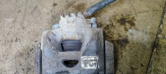 Peugeot 5008 Front brake caliper