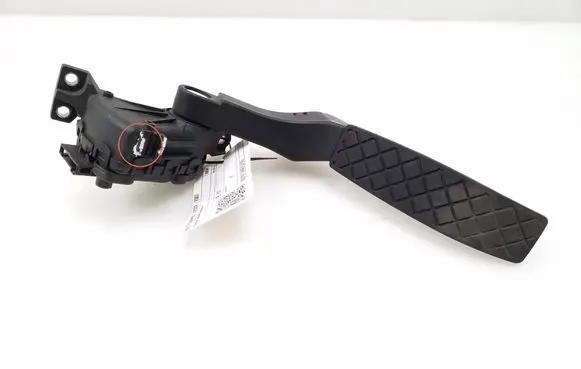Volkswagen Touareg I Accelerator throttle pedal 