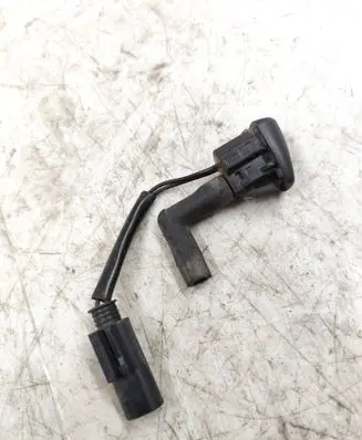 BMW 5 E39 Windshield washer spray nozzle 7046060
