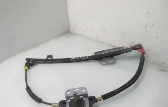 Rear door manual window regulator