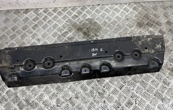 Center/middle under tray cover