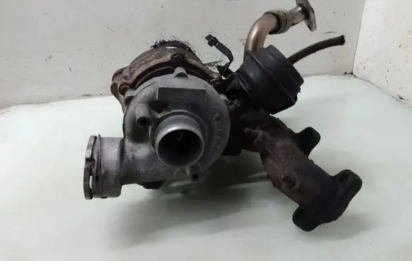 Volkswagen PASSAT B5.5 Turbo 038145702G