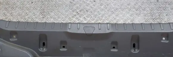 Trunk/boot sill cover protection