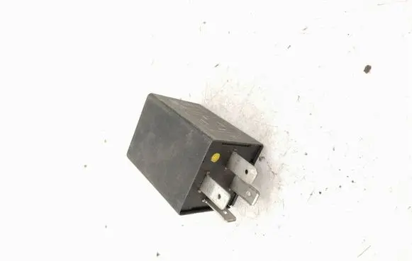 Opel Astra F Cruise control relay 90159406 51201004