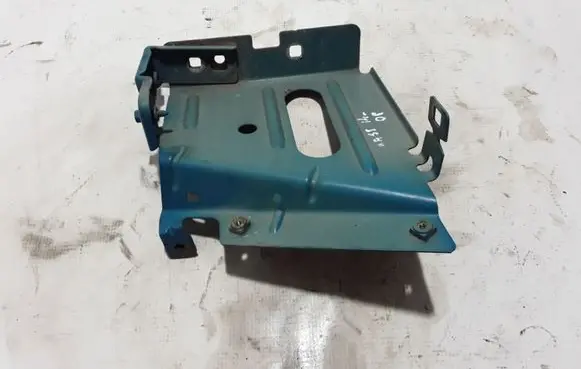 Renault Master III Fender mounting bracket 631220168R