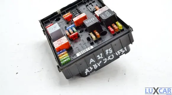 Audi A3 S3 8P Fuse module 1K0937124K 014189861