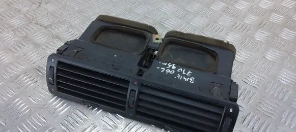 BMW 7 E38 Dash center air vent grill 8390111