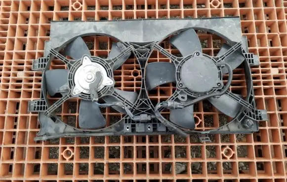 Peugeot 4007 Radiator cooling fan shroud 071018