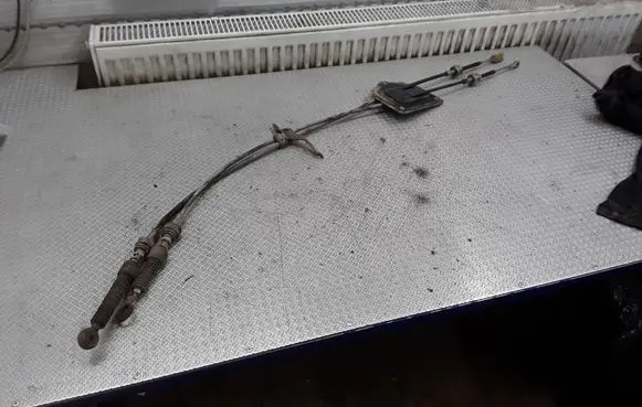 Toyota Avensis T220 Gear shift cable linkage