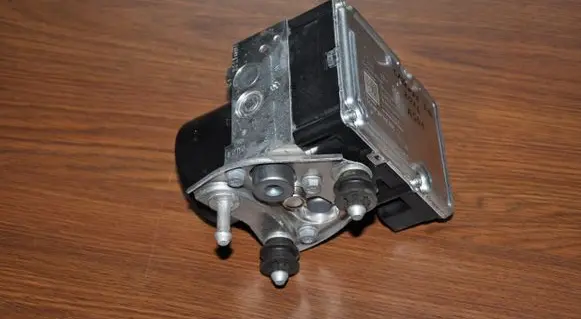 Porsche Cayenne (92A) ABS Pump 7P0614517T
