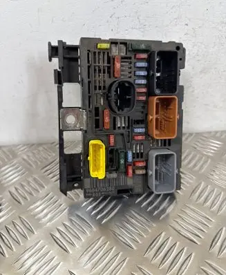 Peugeot 308 Fuse module 9664706280