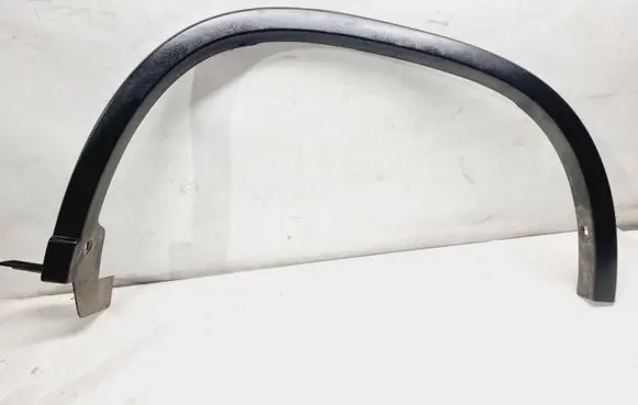 Rear fender molding trim
