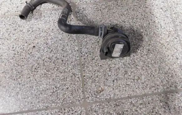 Volkswagen Polo VI Water pump 2QD965567