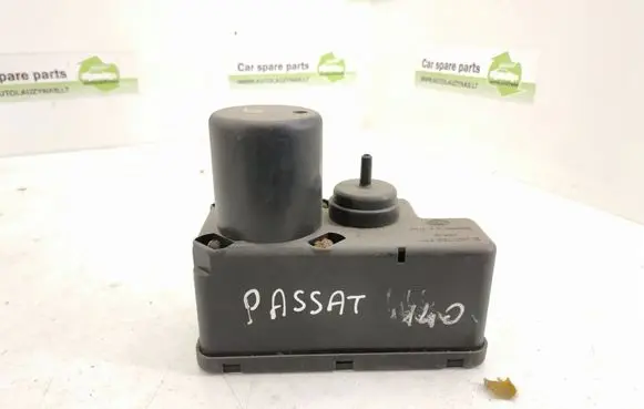 Audi 100 S4 C4 Central locking vacuum pump 443862257B
