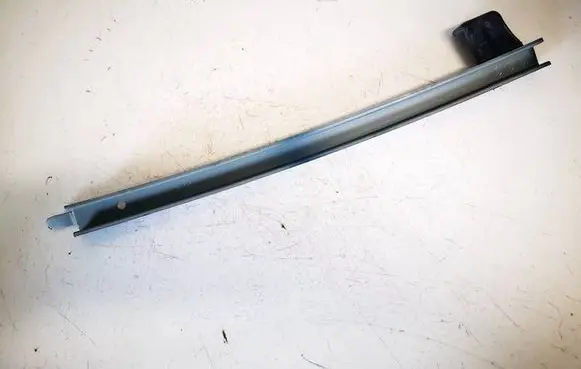 Toyota Corolla Verso E121 Front door glass trim molding 