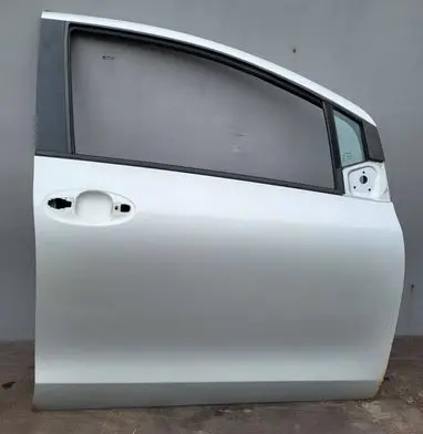 Toyota Yaris Front door 670010D170