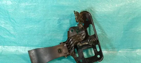 Audi A4 S4 B8 8K Engine bonnet/hood lock/latch loop/hook 8T0823480