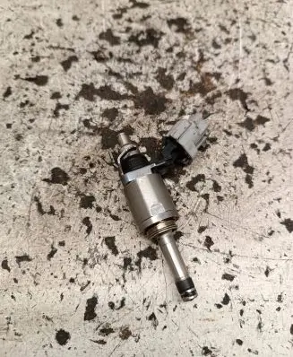 Nissan Qashqai Fuel injector H8201141604