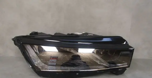 Skoda Octavia Mk4 Headlight/headlamp 030111823400 5E4941016A LE18A6419