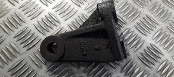 KIA Carnival Engine mounting bracket