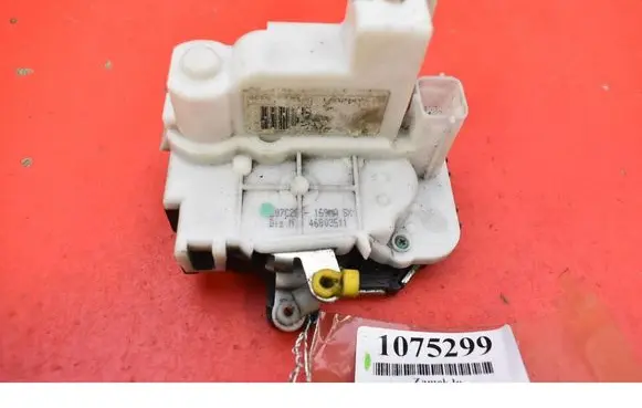 Fiat Panda 141 Front door lock 46803511