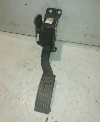 Hyundai Santa Fe Accelerator throttle pedal 327262B900