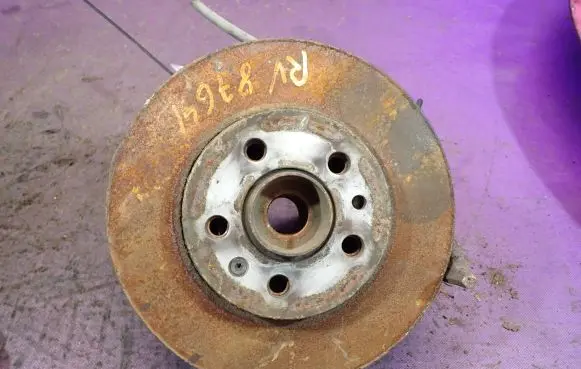 Skoda Fabia Mk2 (5J) Front wheel hub spindle knuckle