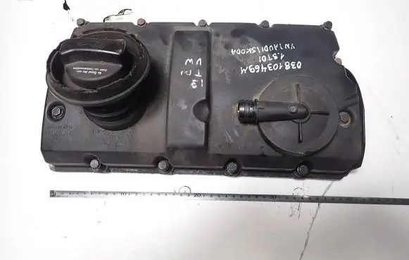 Volkswagen Golf IV Rocker cam cover 038103469M