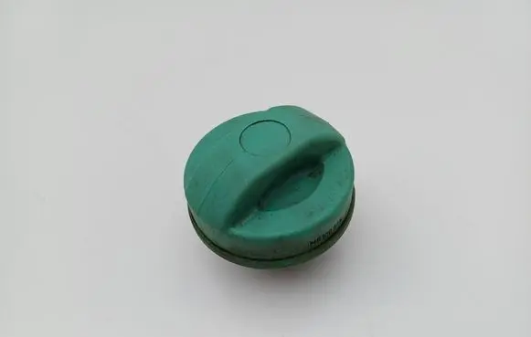 Mitsubishi Carisma Fuel tank filler cap MR100975