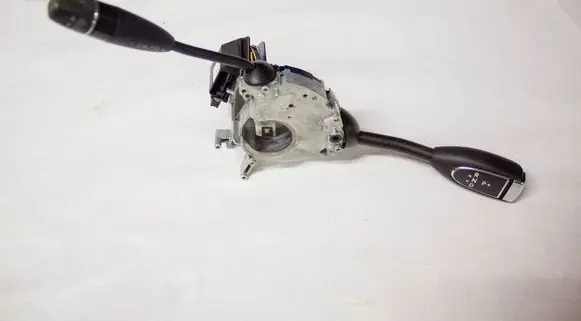Wiper turn signal indicator stalk/switch