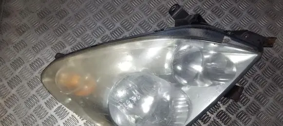 Toyota Corolla Verso AR10 Headlight/headlamp 9073780 907-3780