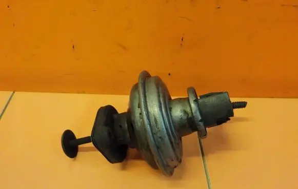 BMW 1 E81 E87 EGR thermostat 