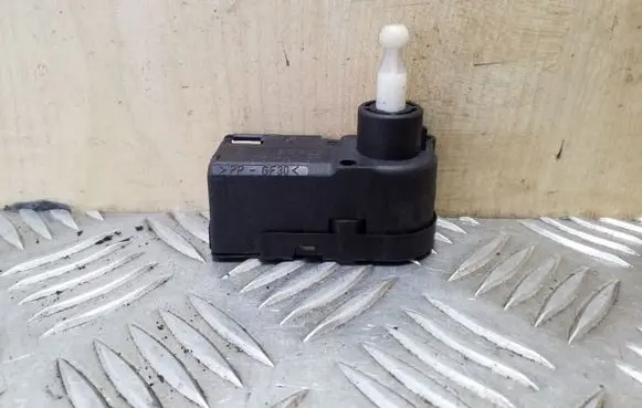 Headlight level adjustment motor