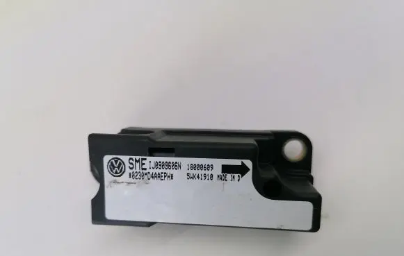 Volkswagen PASSAT B5 Airbag deployment crash/impact sensor 1J0909606N 18000609