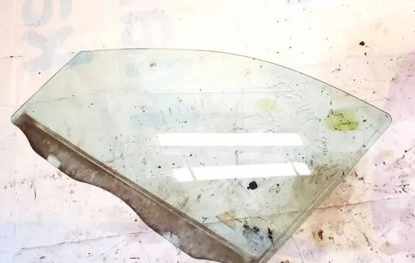 Hyundai Santa Fe Front door window glass four-door