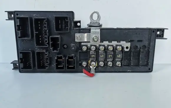 Volvo XC70 Fuse module 8678449