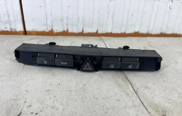 Opel Zafira B Hazard light switch 13100111