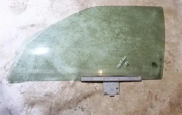 Seat Toledo I (1L) Front door window glass four-door