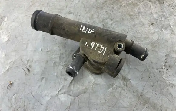 Seat Ibiza III (6L) Engine coolant pipe/hose 038121132D 038121132
