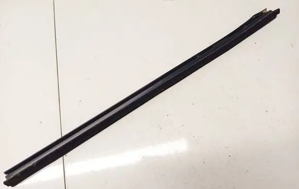 Ford Mondeo Mk III Front door glass trim molding 