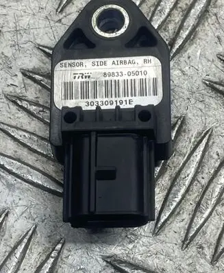 Volkswagen Golf IV Airbag deployment crash/impact sensor 8983305010 303309191E
