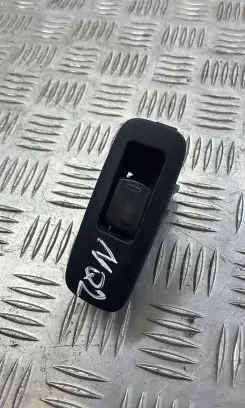 Nissan Qashqai+2 Electric window control switch