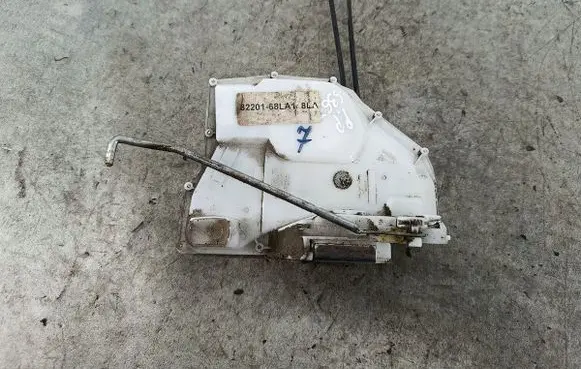 Suzuki Swift II Front door lock 8220168LA1