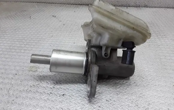 Volkswagen PASSAT B5.5 Master brake cylinder 320670094