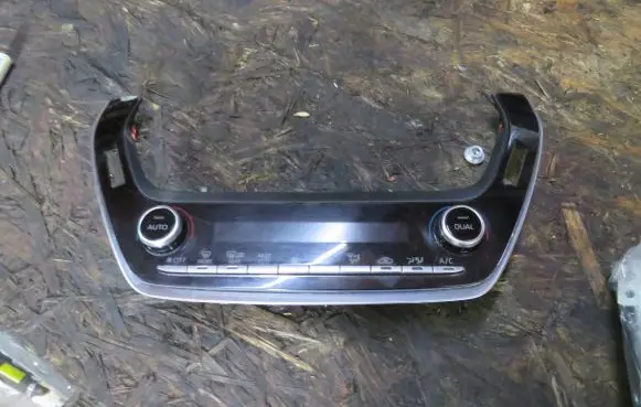 Toyota Corolla E210 E21 Climate control unit 5590002