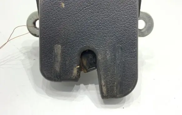 Volkswagen Polo V 6R Tailgate exterior lock 1K6827505A