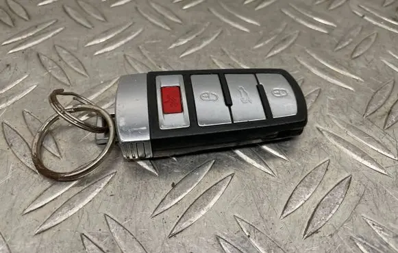 Volkswagen PASSAT CC Ignition key/card 