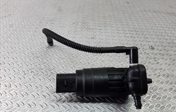 Skoda Octavia Mk1 (1U) Windscreen/windshield washer pump 1K6955651