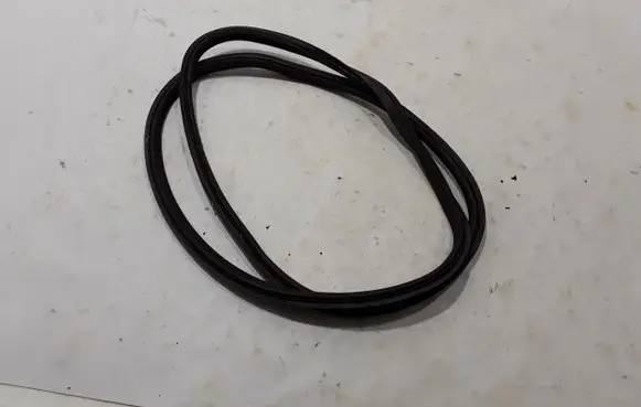 Trunk rubber seal (body)